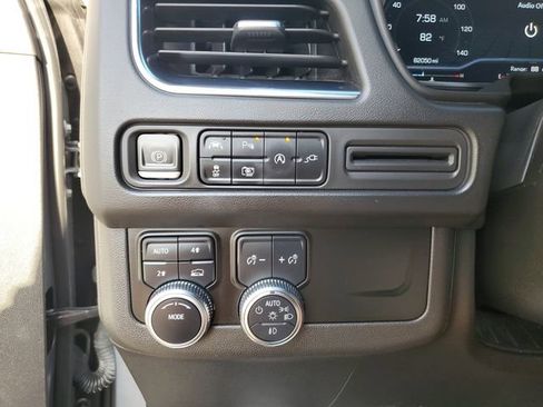 Used 2022 GMC Yukon XL SLT w/ SLT Premium Package AWD/4WD image 29