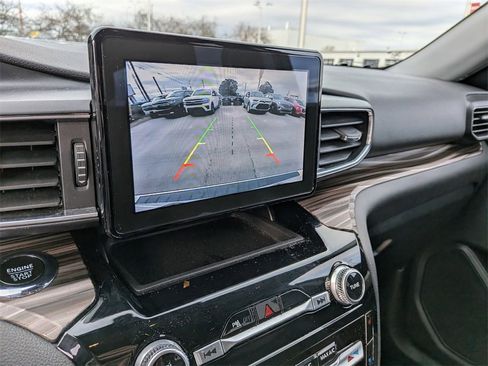 Used 2023 Ford Explorer Limited image 18