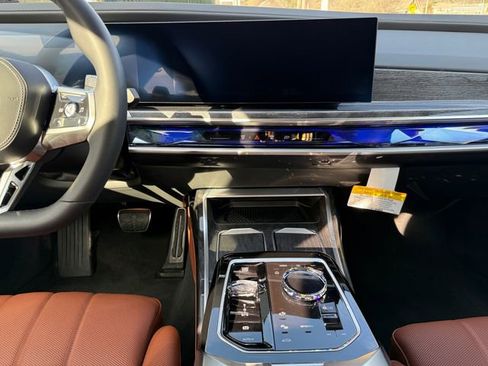 Certified 2026 BMW 750e xDrive w/ Executive Package image 11