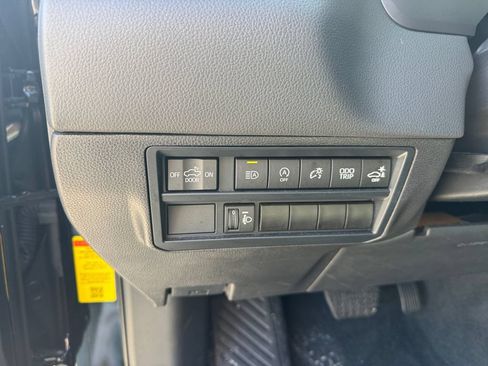 Used 2024 Toyota Tundra Limited AWD/4WD image 28