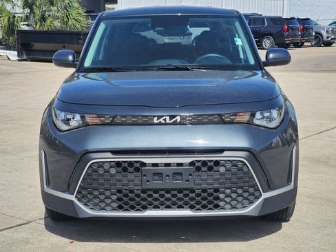 Used 2025 Kia Soul LX FWD image 2