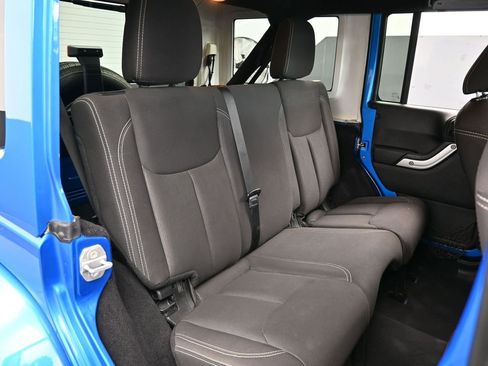 Used 2015 Jeep Wrangler Unlimited Sahara w/ Dual Top Group image 33