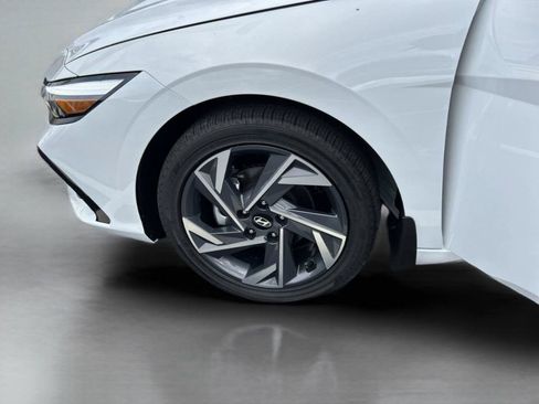 New 2026 Hyundai Elantra Limited FWD image 32