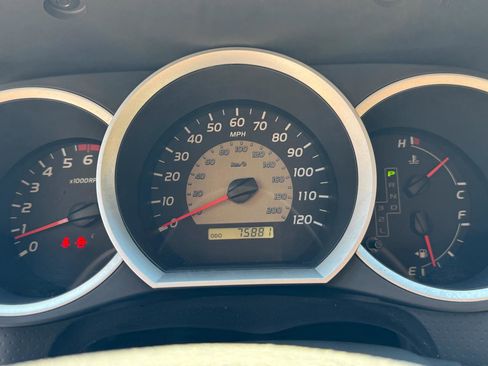 Used 2011 Toyota Tacoma 4x4 Access Cab w/ SR5 Pkg #2 image 12