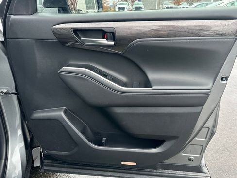 Certified 2025 Toyota Highlander Limited image 18