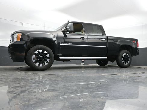 Used 2011 GMC Sierra 2500 Denali w/ Suspension Package, Off-Road AWD/4WD image 33