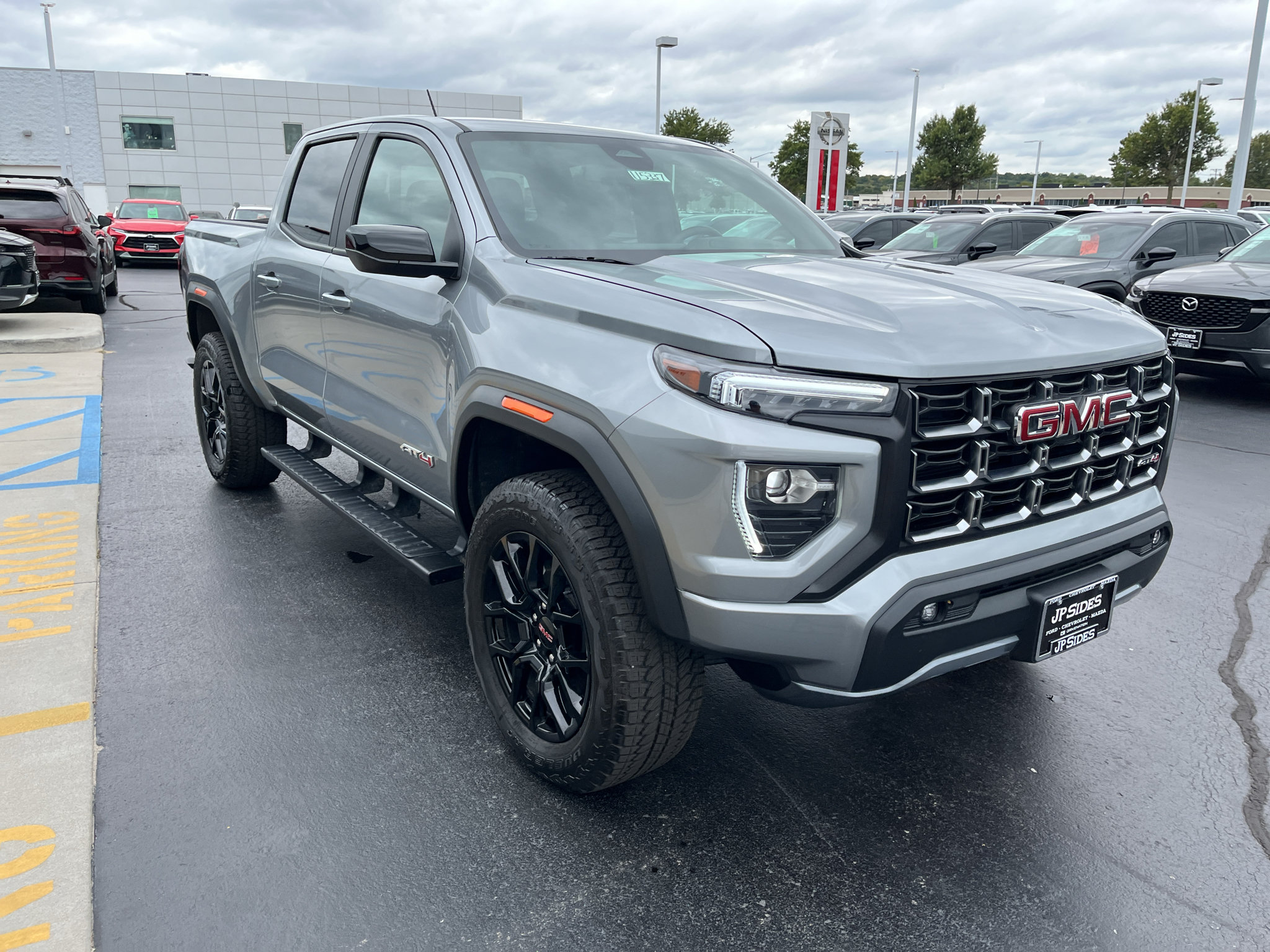 Used 2025 GMC Canyon AT4 AWD/4WD image 6