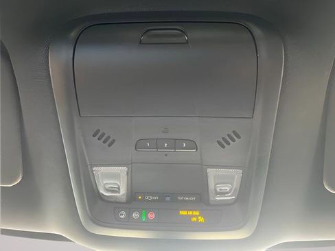 Used 2024 Buick Enclave Premium AWD/4WD image 18