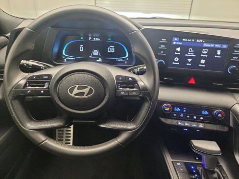 Used 2025 Hyundai Elantra Sport FWD image 22