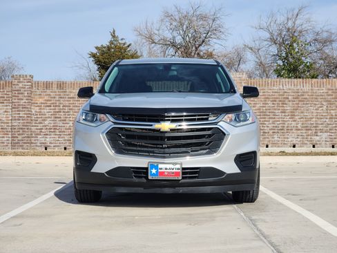 Used 2021 Chevrolet Traverse LS image 2