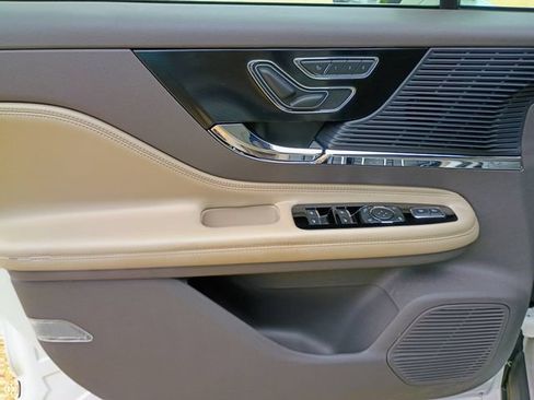 Used 2021 Lincoln Corsair FWD w/ Convenience Package image 26