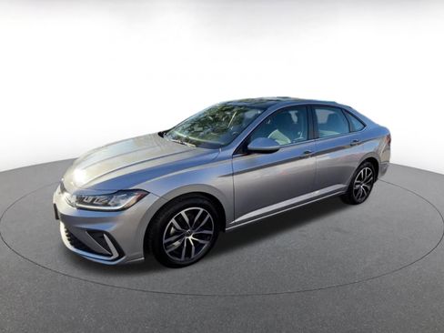 Used 2025 Volkswagen Jetta SE image 8