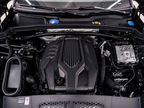 Certified 2025 Porsche Macan image 29