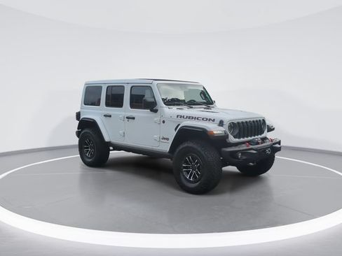 Used 2025 Jeep Wrangler Unlimited Rubicon AWD/4WD image 2