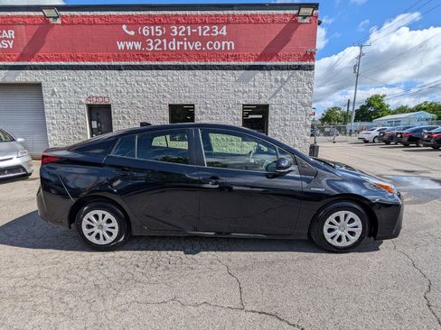 Used 2021 Toyota Prius LE image 5