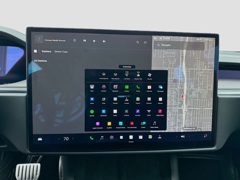 Used 2022 Tesla Model S Base image 11