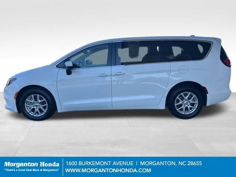 Used 2023 Chrysler Voyager LX FWD image 5