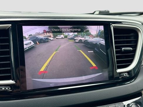Used 2023 Chrysler Pacifica Touring-L FWD image 20