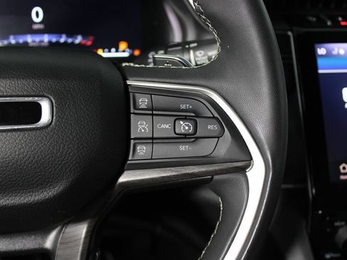 Used 2023 Jeep Grand Cherokee L Limited RWD image 11