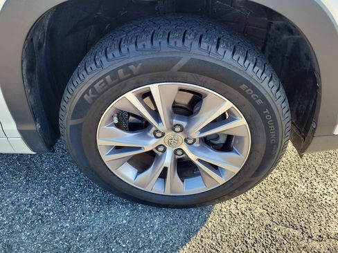 Used 2015 Toyota Highlander XLE FWD image 7