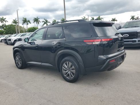 Certified 2025 Nissan Pathfinder SV w/ Black Appearance Package FWD image 7