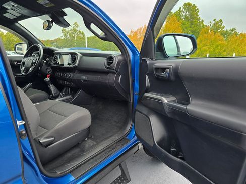 Used 2018 Toyota Tacoma TRD Off-Road image 13