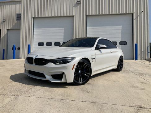 Used 2018 BMW M4 Coupe w/ Executive Package RWD image 1