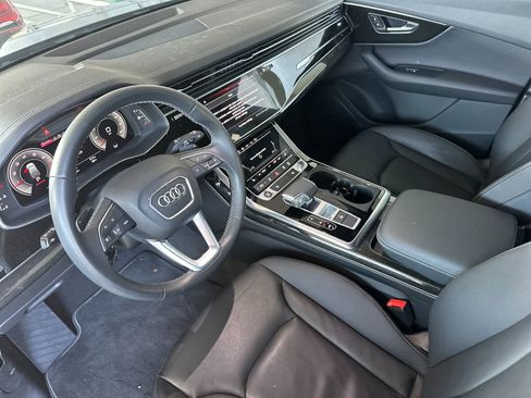 Used 2025 Audi Q7 Premium w/ Convenience Package image 11