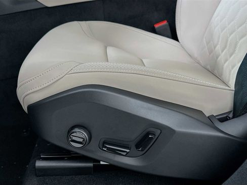 New 2026 Volvo XC90 B6 Plus w/ Protection Package Premier image 18