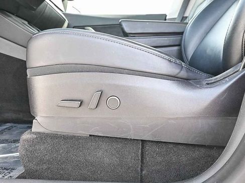 Used 2021 Tesla Model Y Long Range image 21