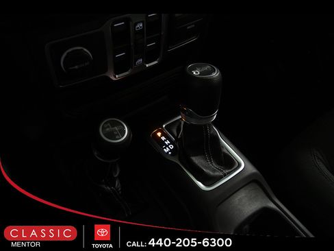 Used 2019 Jeep Wrangler Unlimited Sahara AWD/4WD image 18