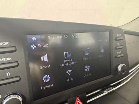 Used 2025 Hyundai Elantra SE FWD image 20