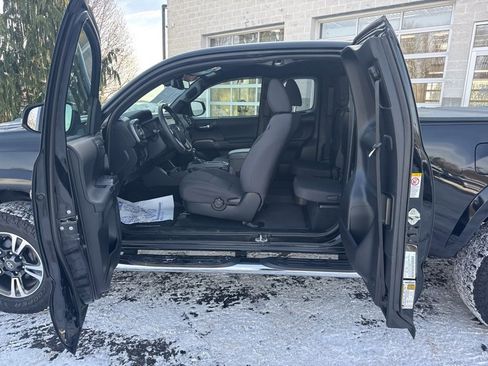 Used 2019 Toyota Tacoma TRD Sport image 37