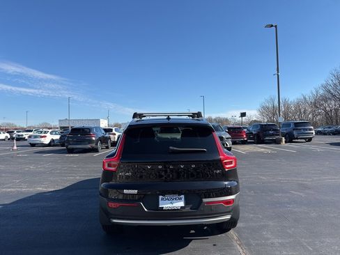 Used 2020 Volvo XC40 T5 Momentum w/ Premium Package image 4