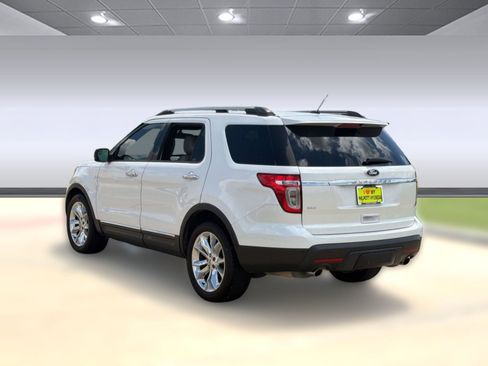 Used 2014 Ford Explorer XLT w/ Equipment Group 202A FWD image 3