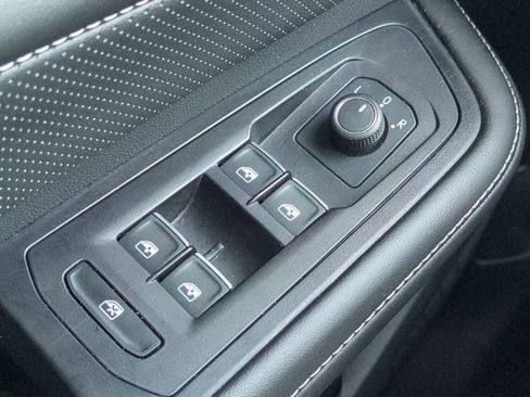 Used 2024 Volkswagen Atlas Cross Sport SE image 24