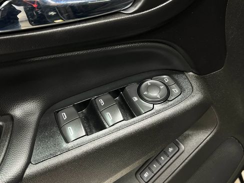 Used 2018 Chevrolet Equinox Premier AWD/4WD image 16