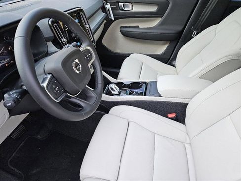 Certified 2025 Volvo XC40 B5 Ultra w/ Climate Package image 16