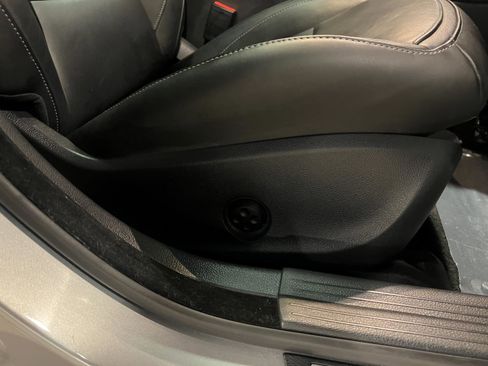 Used 2018 INFINITI QX30 Premium w/ Navigation Package image 38