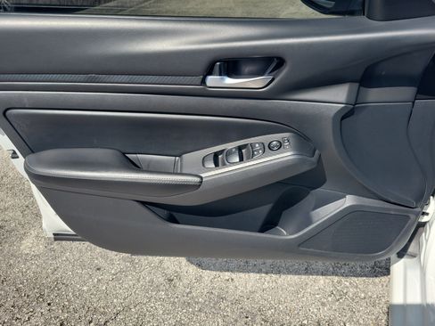 Certified 2024 Nissan Altima 2.5 SV FWD image 16