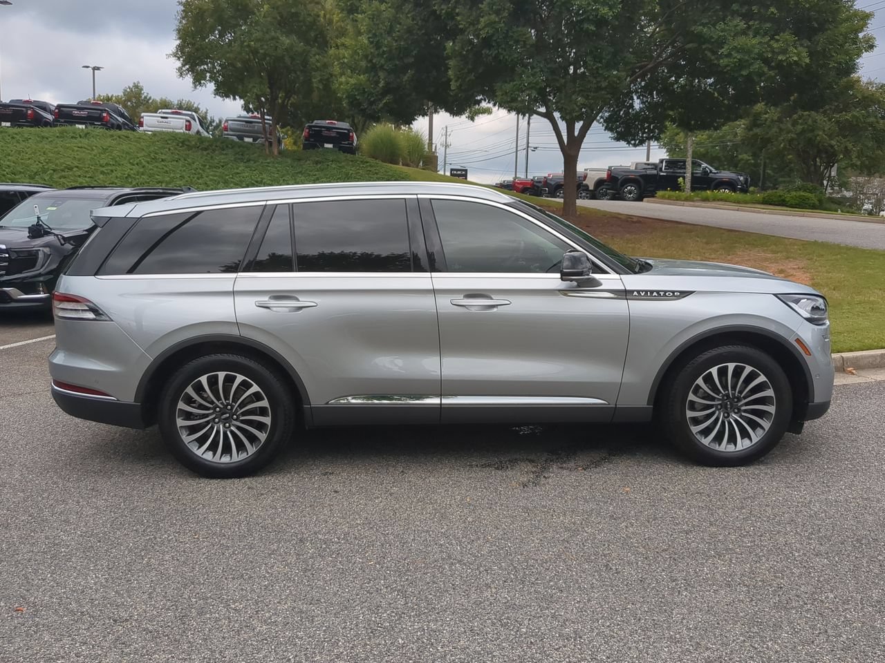 Used 2024 Lincoln Aviator Reserve w/ Equipment Group 201A RWD image 9