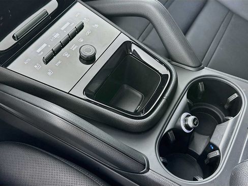 Certified 2025 Porsche Cayenne Coupe AWD/4WD image 20