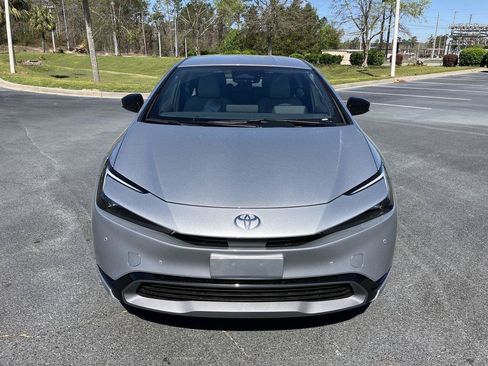 Used 2025 Toyota Prius XLE FWD image 8