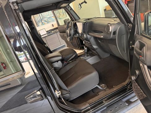 Used 2016 Jeep Wrangler Unlimited Sport w/ Connectivity Group AWD/4WD image 40