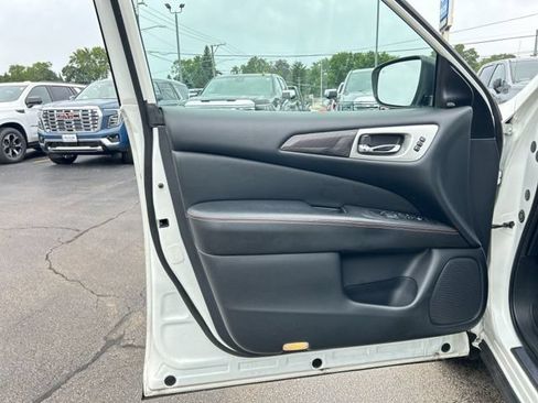 Used 2019 Nissan Pathfinder SL AWD/4WD image 29