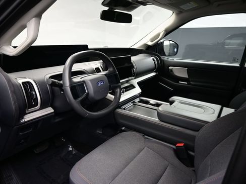 Used 2025 Ford Expedition Max Active RWD image 8