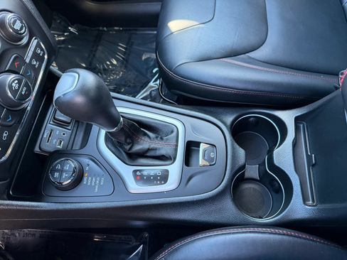 Used 2014 Jeep Cherokee Trailhawk w/ Technology Group AWD/4WD image 33