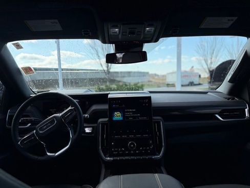 Used 2025 GMC Yukon Elevation image 6