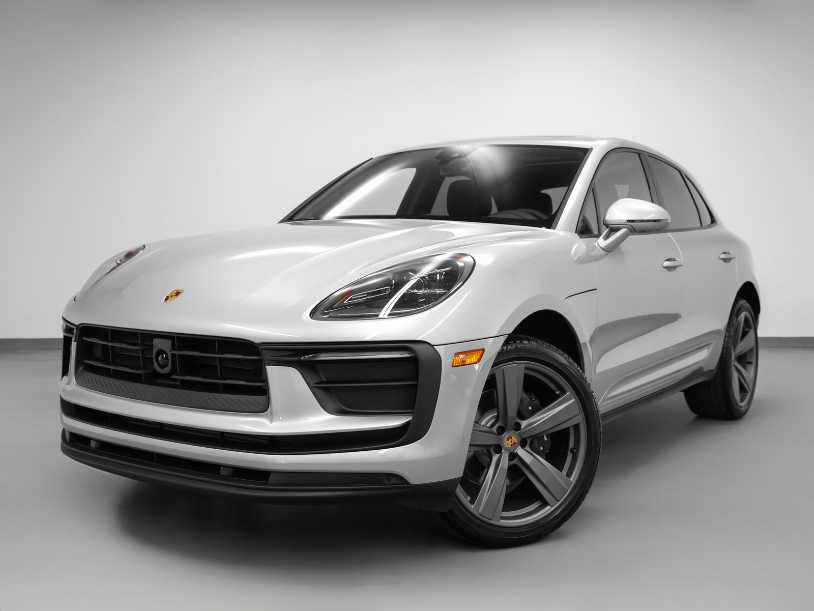 Certified 2025 Porsche Macan AWD/4WD image 1
