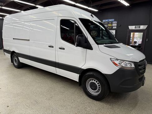 Used 2020 Mercedes-Benz Sprinter 2500 image 7